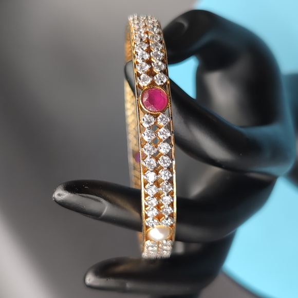 Gold Toned Textured Pattern Bracelet With Rubies And Coloured Faceted Stones - Picture 4 of 10